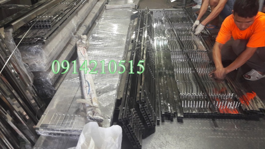 Cửa xếp INOX chống trộm, cửa xếp inox Fuco hộp 20x20, nan chéo đặc chống trộm cao cấp nhất tại Hà Nội. Cửa xếp INOX