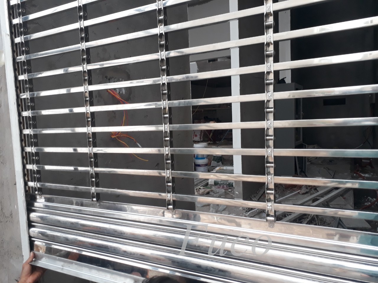 Cửa cuốn song ngang hộp 20x20 INOX 201