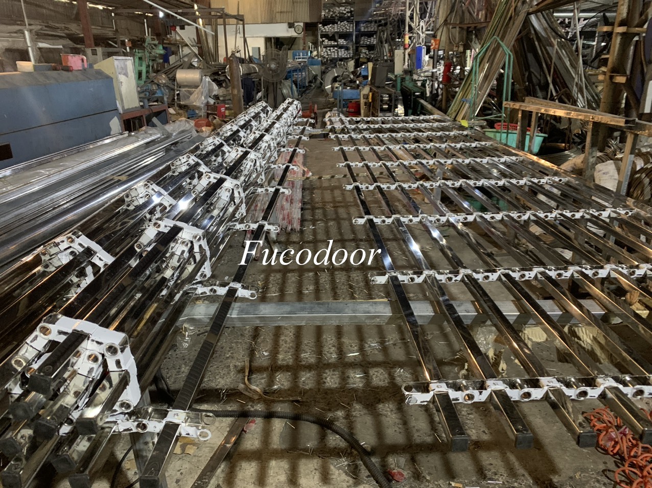 Cửa cuốn song ngang hộp 20x20 INOX 201