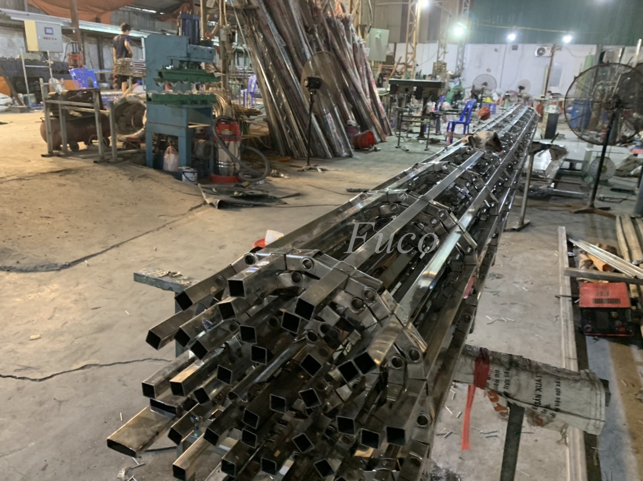 Cửa cuốn song ngang hộp 20x20 INOX 201