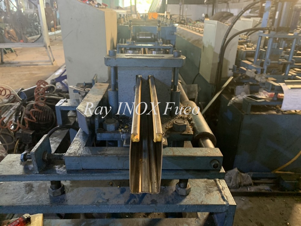 Cửa cuốn song ngang hộp 20x20 INOX 201