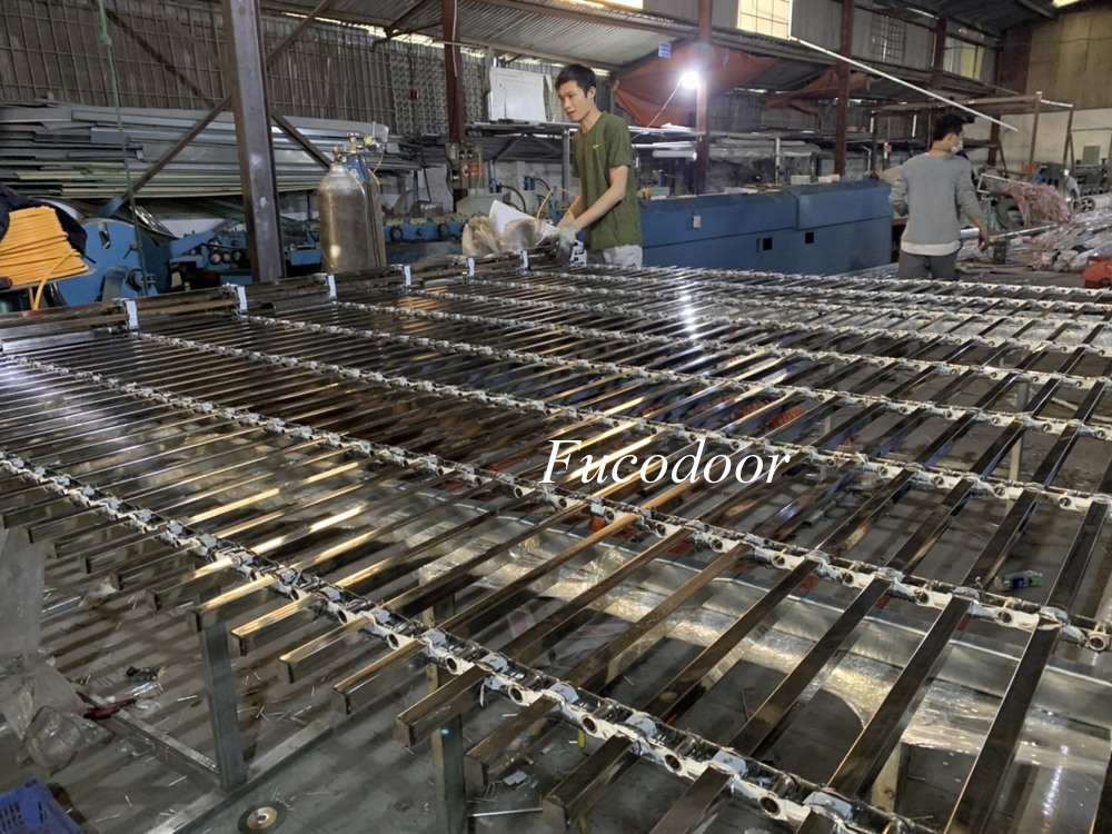 Cửa cuốn song ngang hộp 20x20 INOX 304