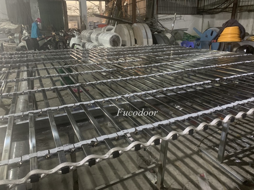 Cửa cuốn song ngang hộp 20x20 INOX 304