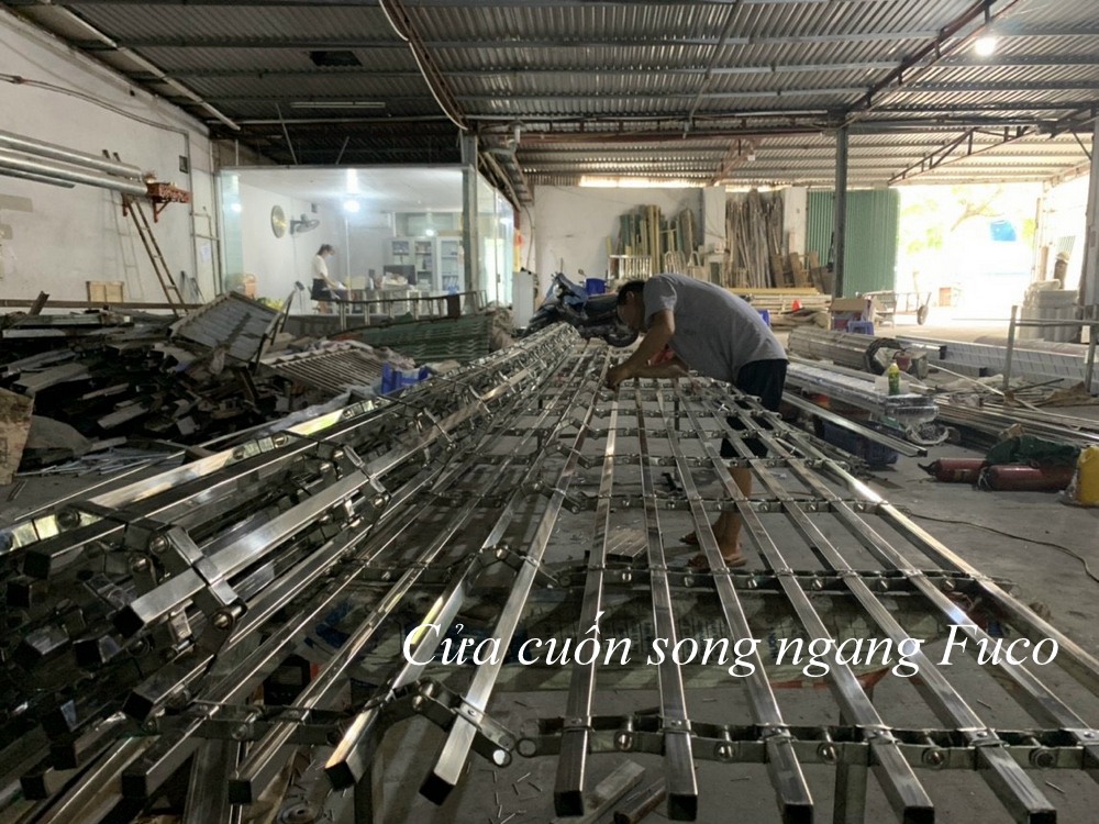 Cửa cuốn song ngang hộp 20x20 INOX 304
