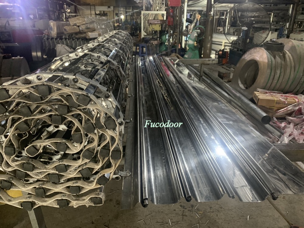 Cửa cuốn song ngang hộp 20x20 INOX 304
