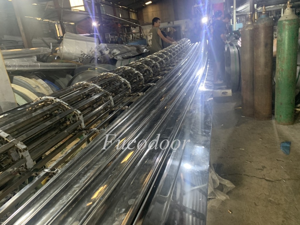 Cửa cuốn song ngang hộp 20x20 INOX 304