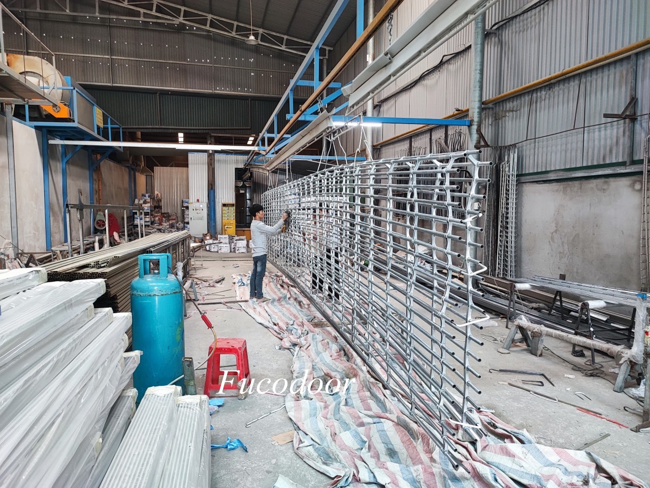 Cửa cuốn song ngang sơn tĩnh điện ống tròn phi 19 dầy 1.1ly