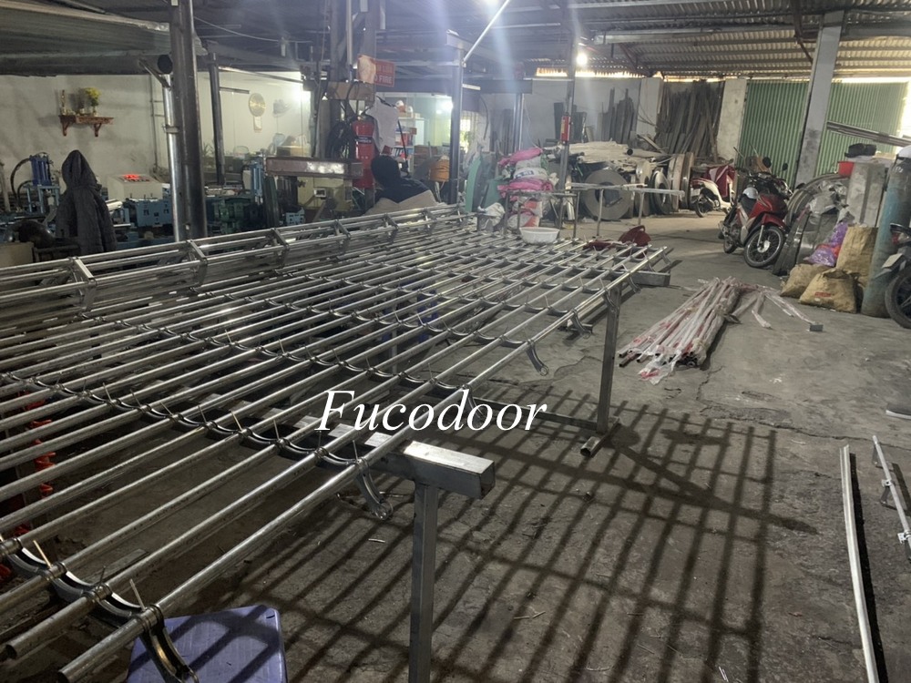 Cửa cuốn song ngang sơn tĩnh điện ống tròn phi 19 dầy 1.3ly