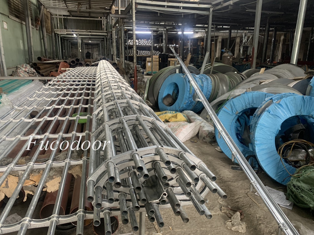 Cửa cuốn song ngang sơn tĩnh điện ống tròn phi 19 dầy 1.3ly