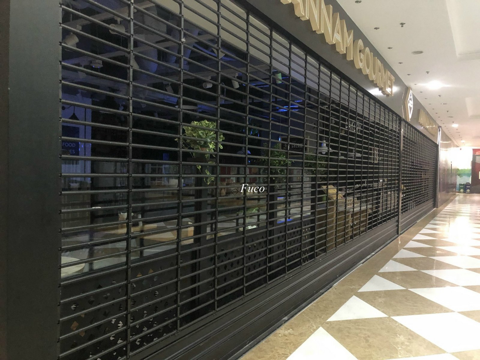 Cửa cuốn song ngang sơn tĩnh điện ống tròn phi 19 dầy 1.1ly