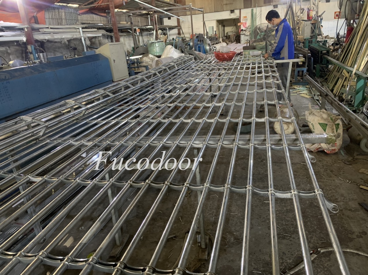 Cửa cuốn song ngang sơn tĩnh điện ống tròn phi 19 dầy 1.1ly