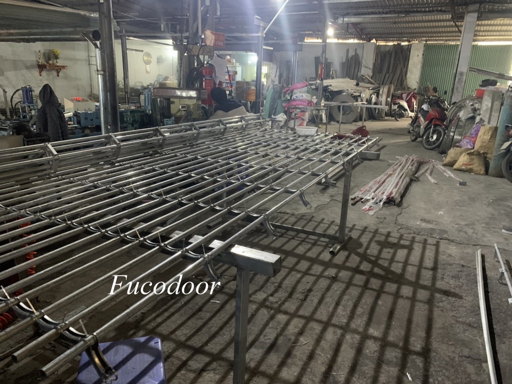 Cửa cuốn song ngang sơn tĩnh điện ống tròn phi 19 dầy 1.1ly