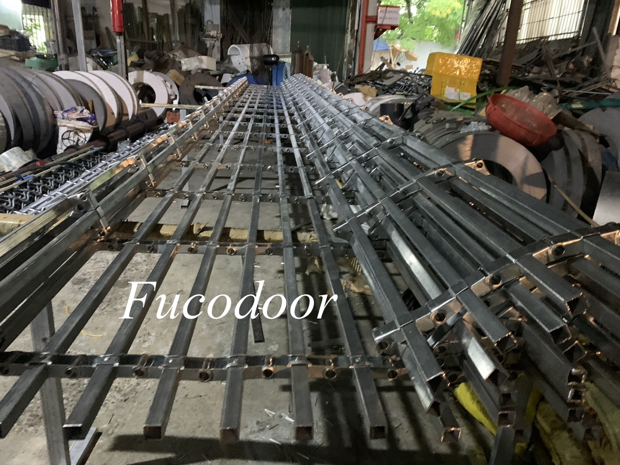 Cửa cuốn song ngang sơn tĩnh điện hộp vuông 20x20 dầy 1.2ly