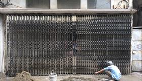 Cửa xếp INOX hộp 20x20 INOX 304 có lá