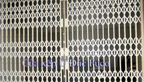 Cửa xếp U đúc sơn tĩnh điện không lá